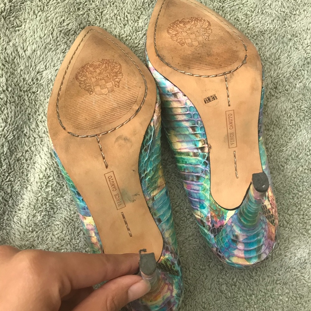 Vince Camuto Snakeskin pumps - Picture 5 of 7